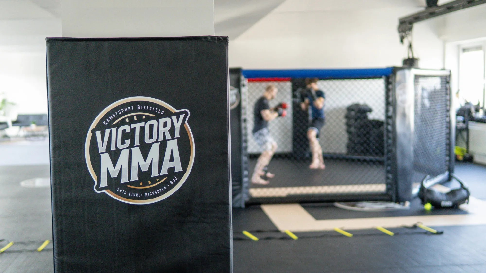 Sparring im Cage bei Victory MMA Bielefeld